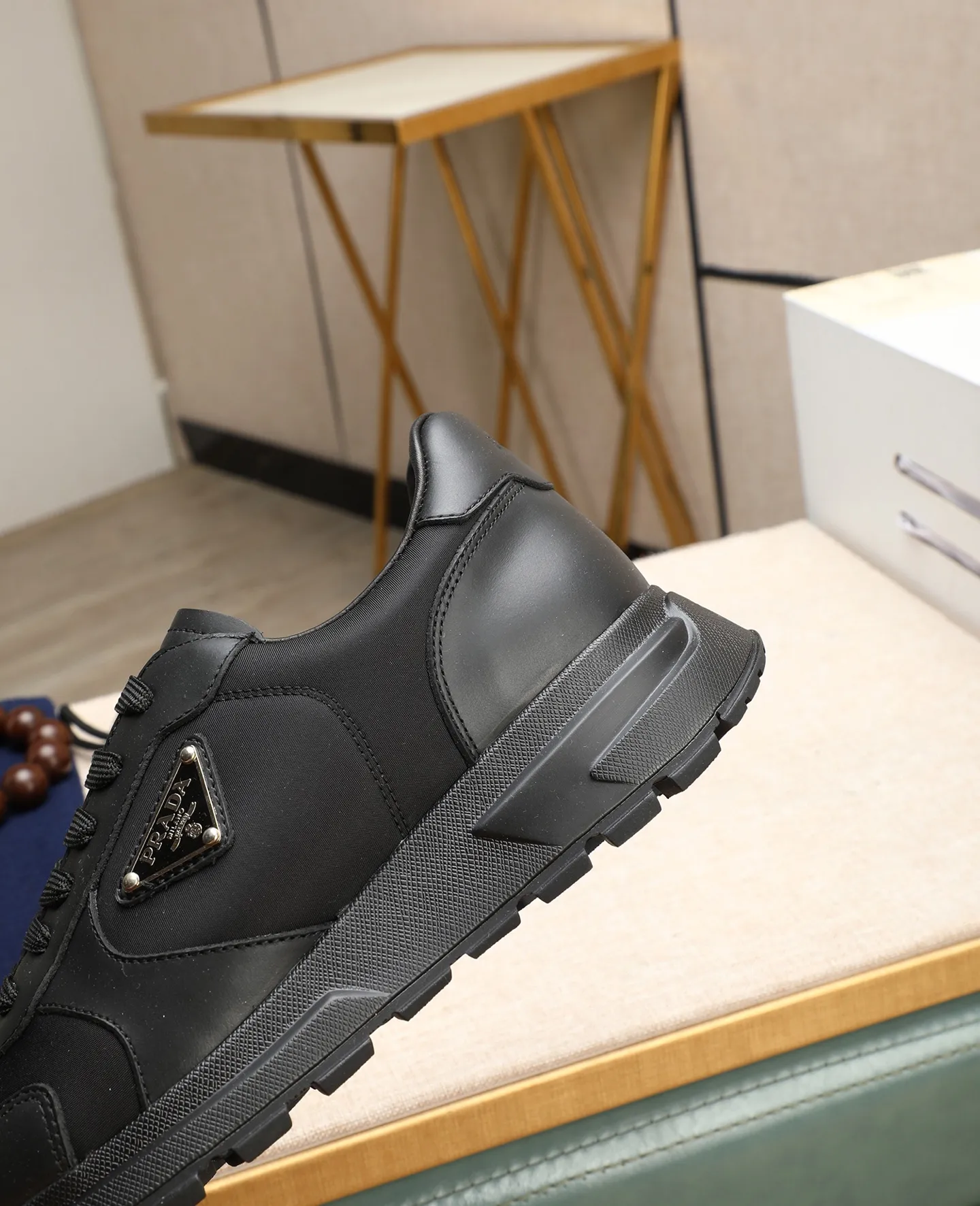 Men's shoes 💰600 Top quality New hot models on the official website, timeless for a century, 🆘 Trendy brand (Prada) mainly promotes hot models, avant-garde and versatile fashion men's shoes private version molding, cowhide surface splicing 1:1 oil edge treatment... fashionable and simple, original imported cowhide lining cowhide feet; the atmosphere and personality are more fashionable, eye-catching and pursuing class, it will subvert the old idea and be a must-have for fashion trendsetters with you! Must keep it for yourself! High-end comfort, high-end quality workmanship. Size: 38-44 Various colors available. full package